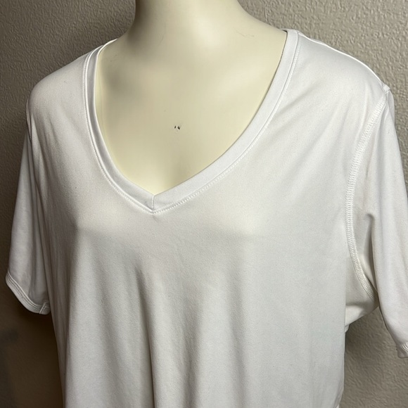 BCG Plus Size 1X White Active V-Neck Tee - Picture 2 of 6
